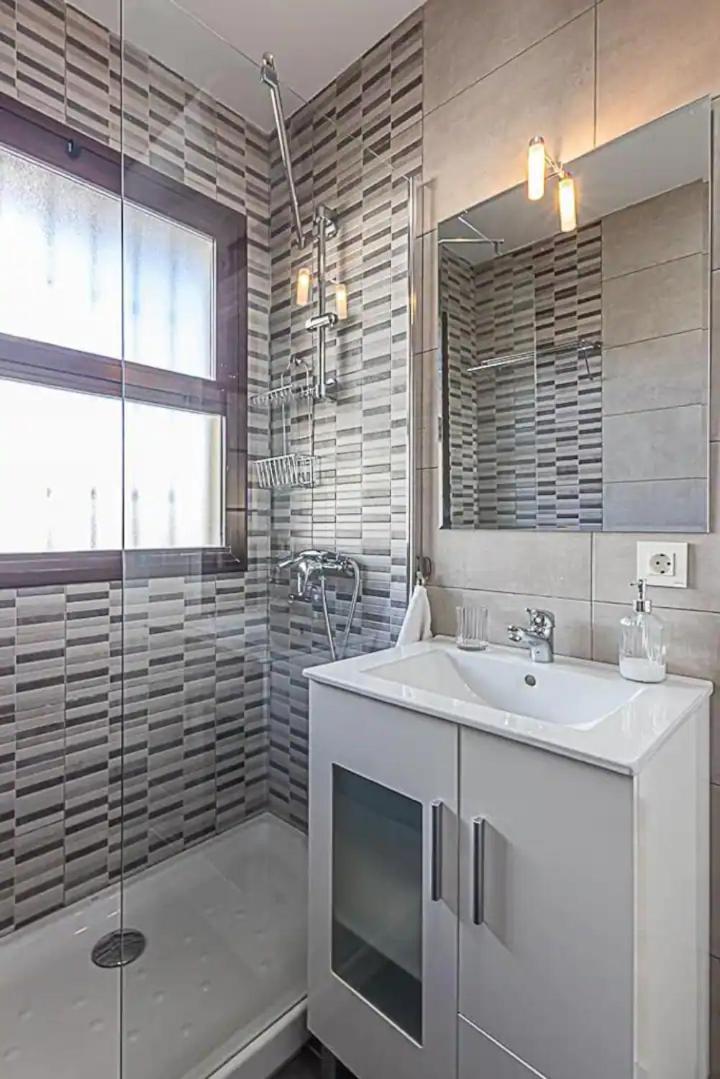 Encantador Apartamento En Primera Linea De Playa ベナルマデナ エクステリア 写真