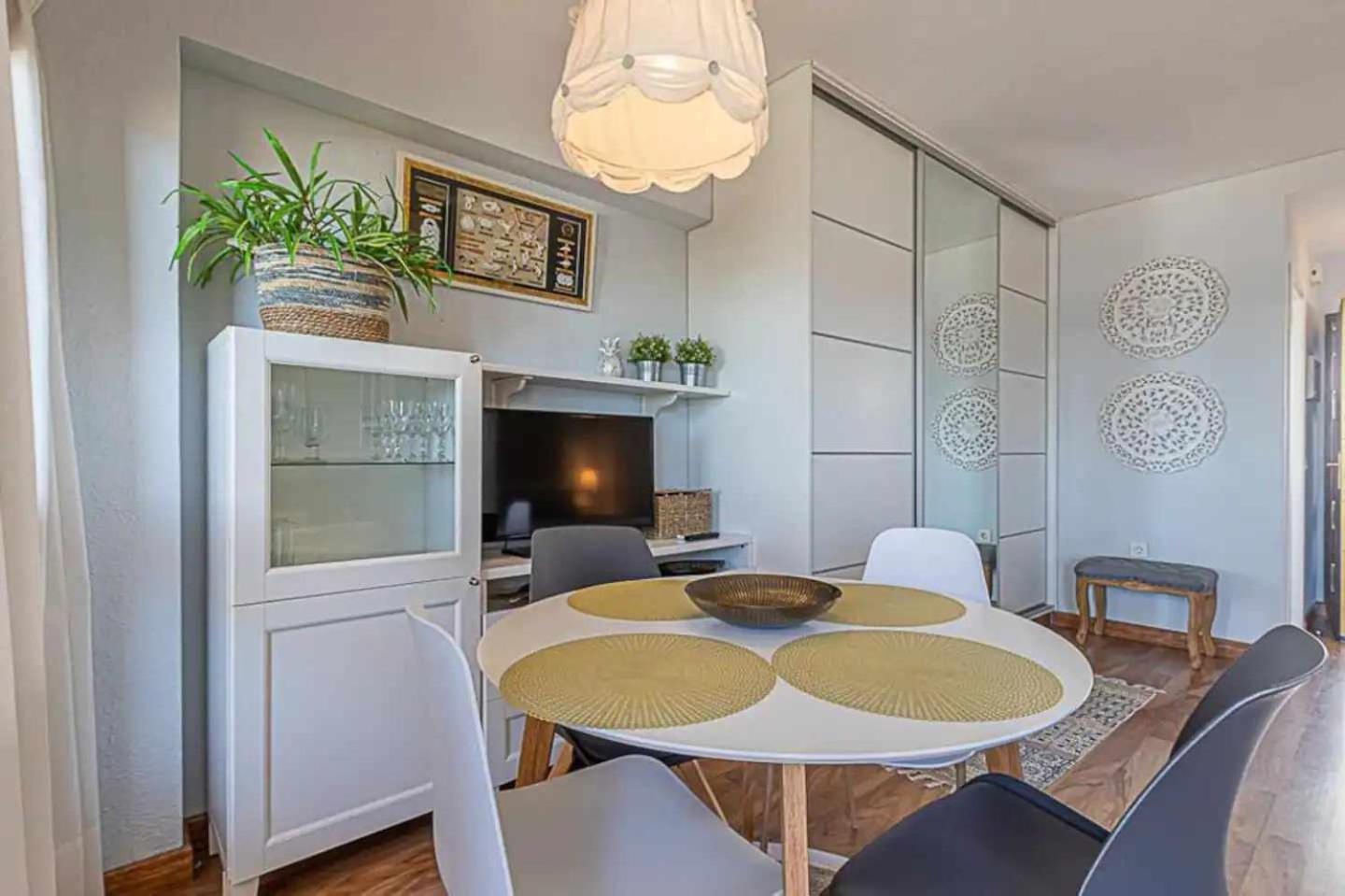 Encantador Apartamento En Primera Linea De Playa ベナルマデナ エクステリア 写真