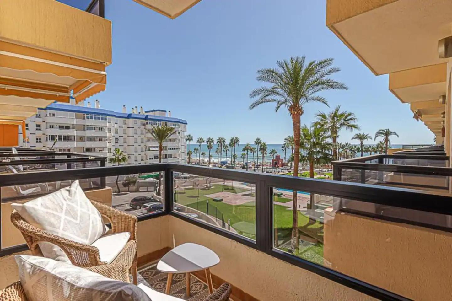Encantador Apartamento En Primera Linea De Playa ベナルマデナ エクステリア 写真