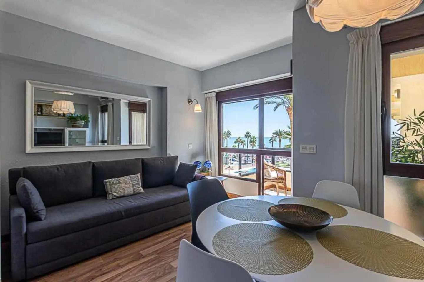 Encantador Apartamento En Primera Linea De Playa ベナルマデナ エクステリア 写真
